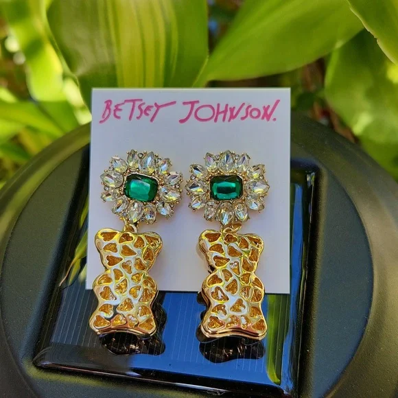 Betsey Johnson Dangling Bear Eàrrings. NWT - Picture 3 of 4